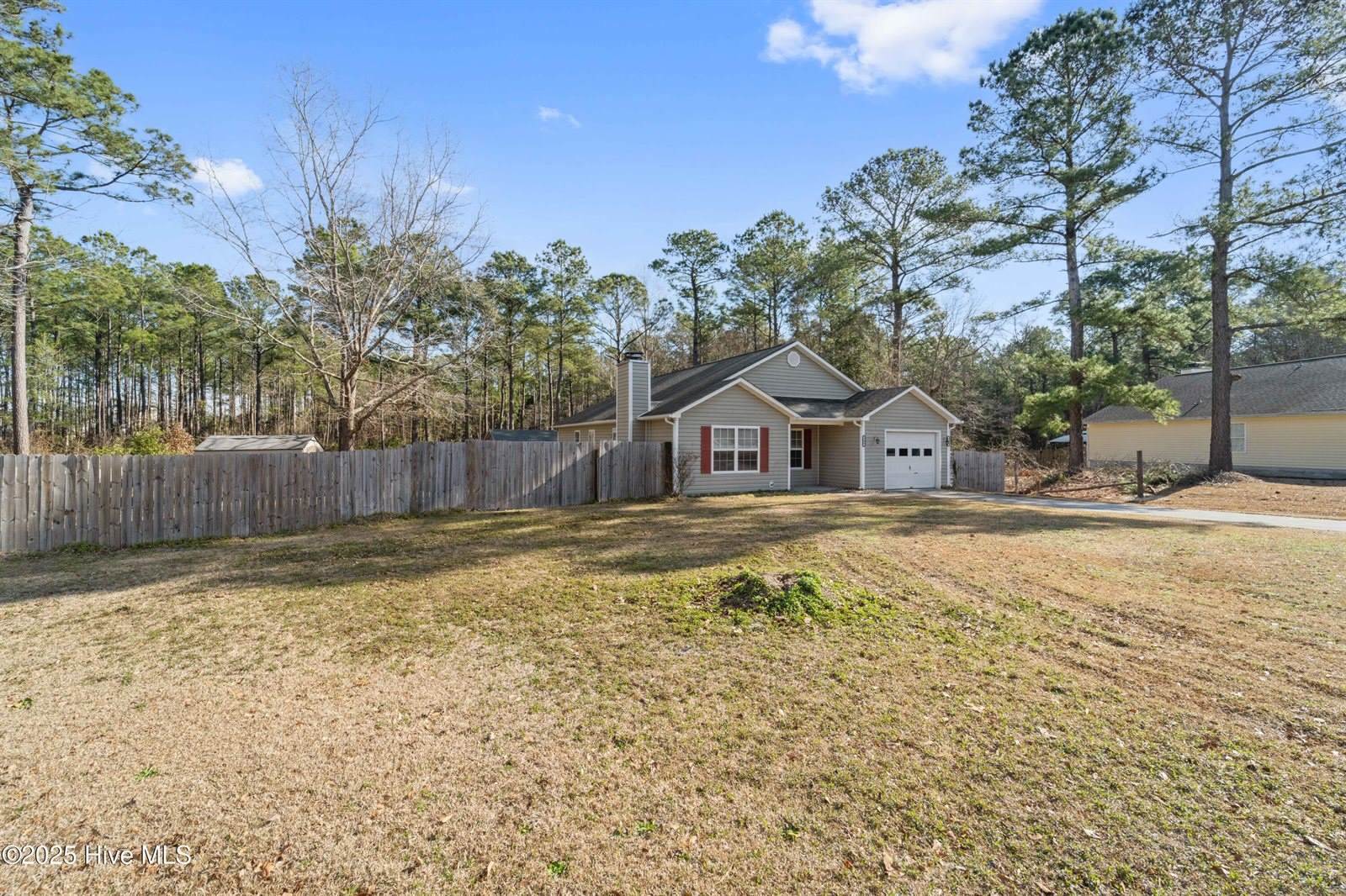 208 Blueberry Court, Hubert, NC 28539