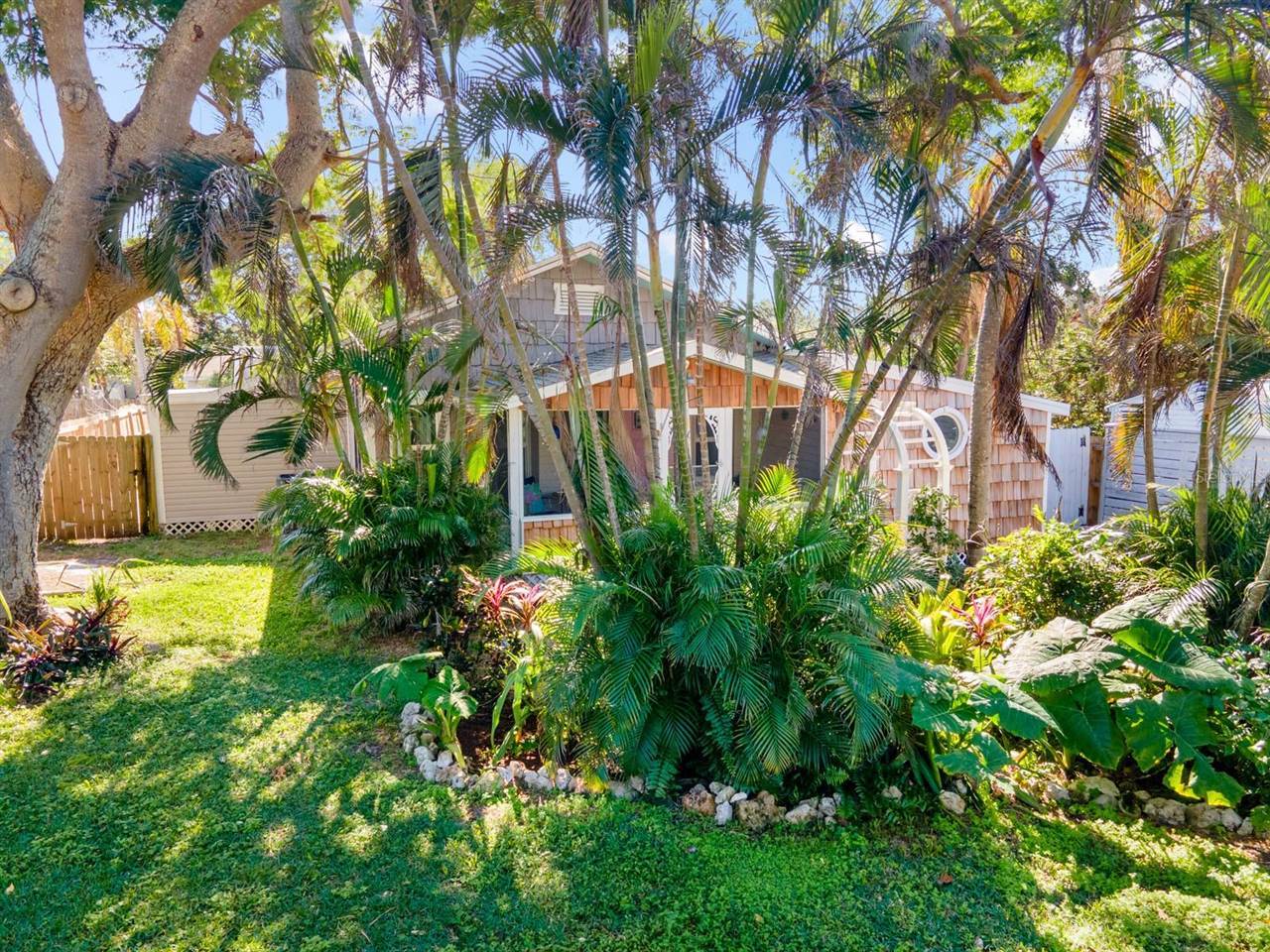 129 Avenida de Bahia, Nokomis, FL 34275