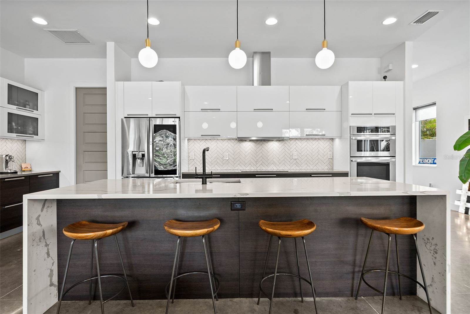 2305 Pine Terrace, Sarasota, FL 34231