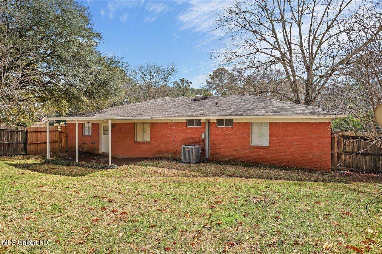 126 Mayfair Drive, Jackson, MS 39212