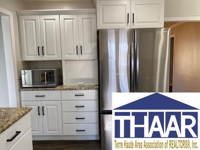 530 West Krislynn Woods Ave, West Terre Haute, IN 47885