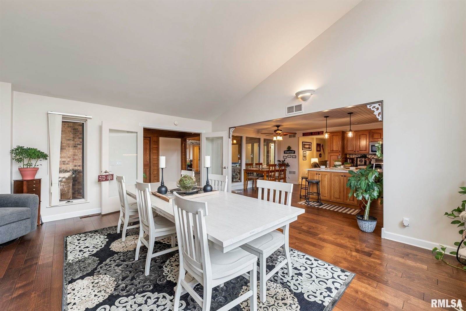 2302 Timber Lane Drive, Port Byron, IL 61275