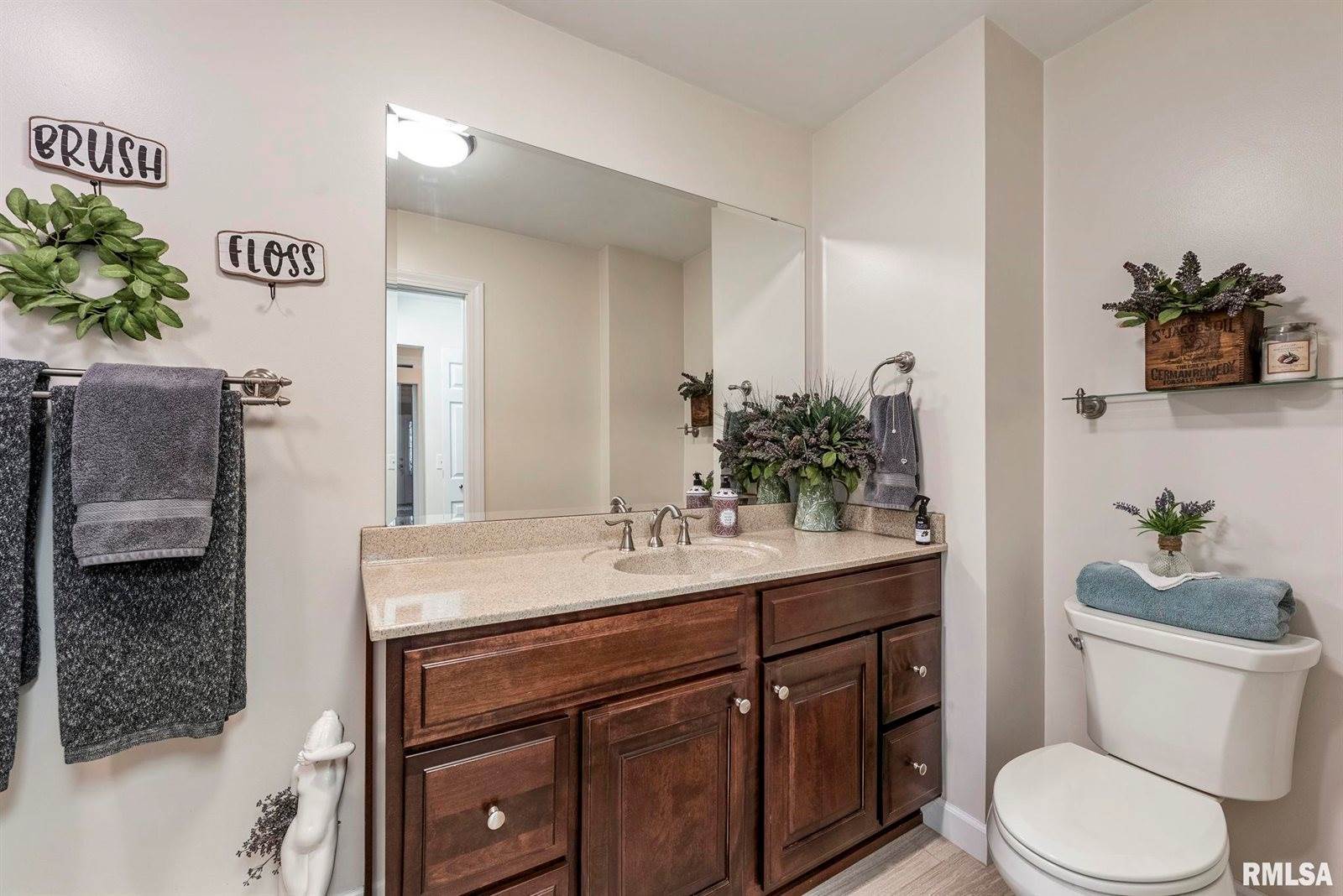 2302 Timber Lane Drive, Port Byron, IL 61275