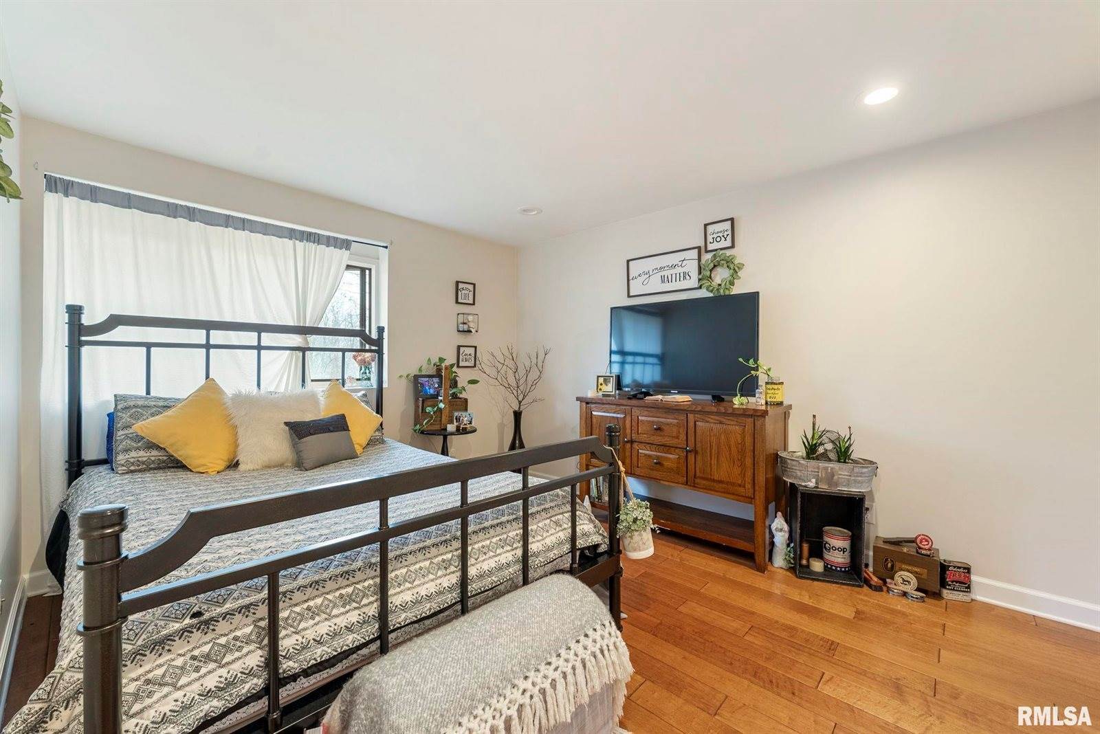 2302 Timber Lane Drive, Port Byron, IL 61275