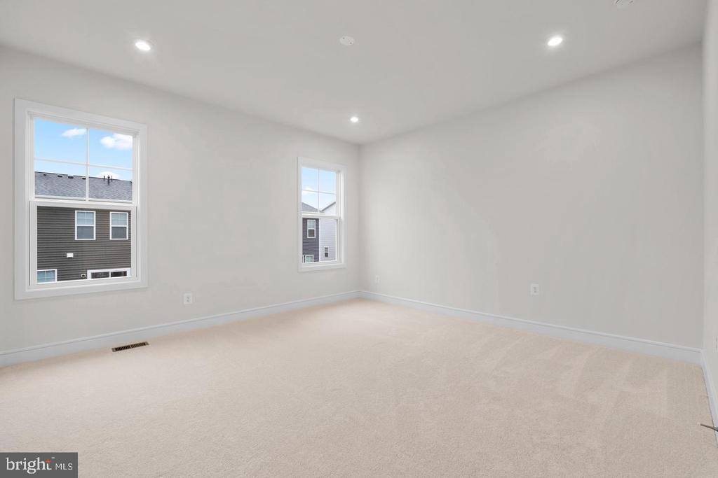 118 Leather Flower Drive, Lake Frederick, VA 22630