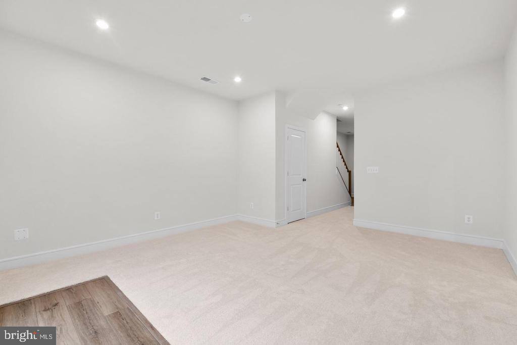 118 Leather Flower Drive, Lake Frederick, VA 22630