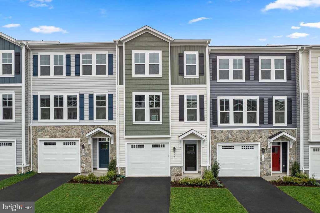 118 Leather Flower Drive, Lake Frederick, VA 22630