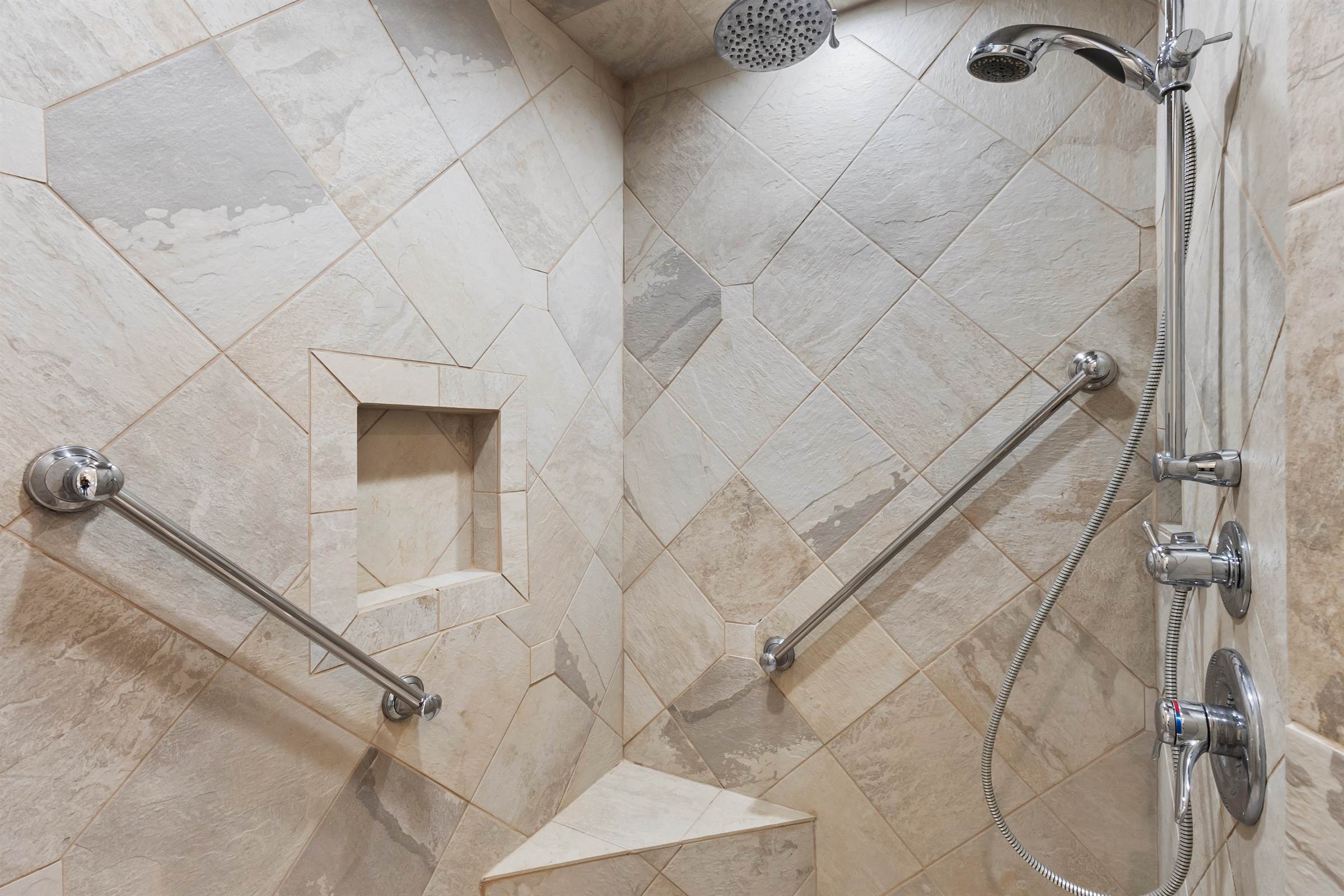 819 Ashford Ct, Tyler, TX 75703