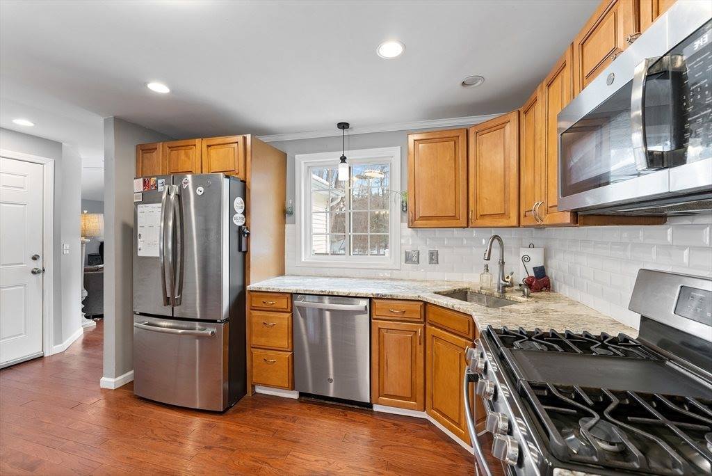 12 Primrose Ln, Wilbraham, MA 01095