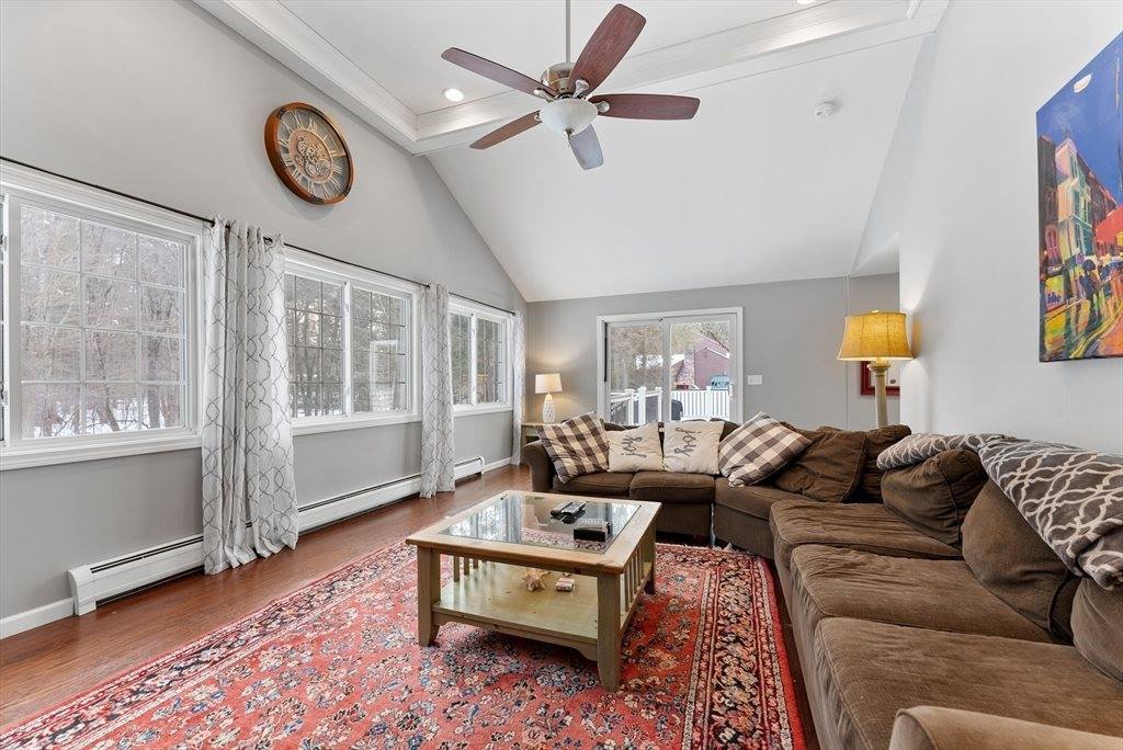 12 Primrose Ln, Wilbraham, MA 01095