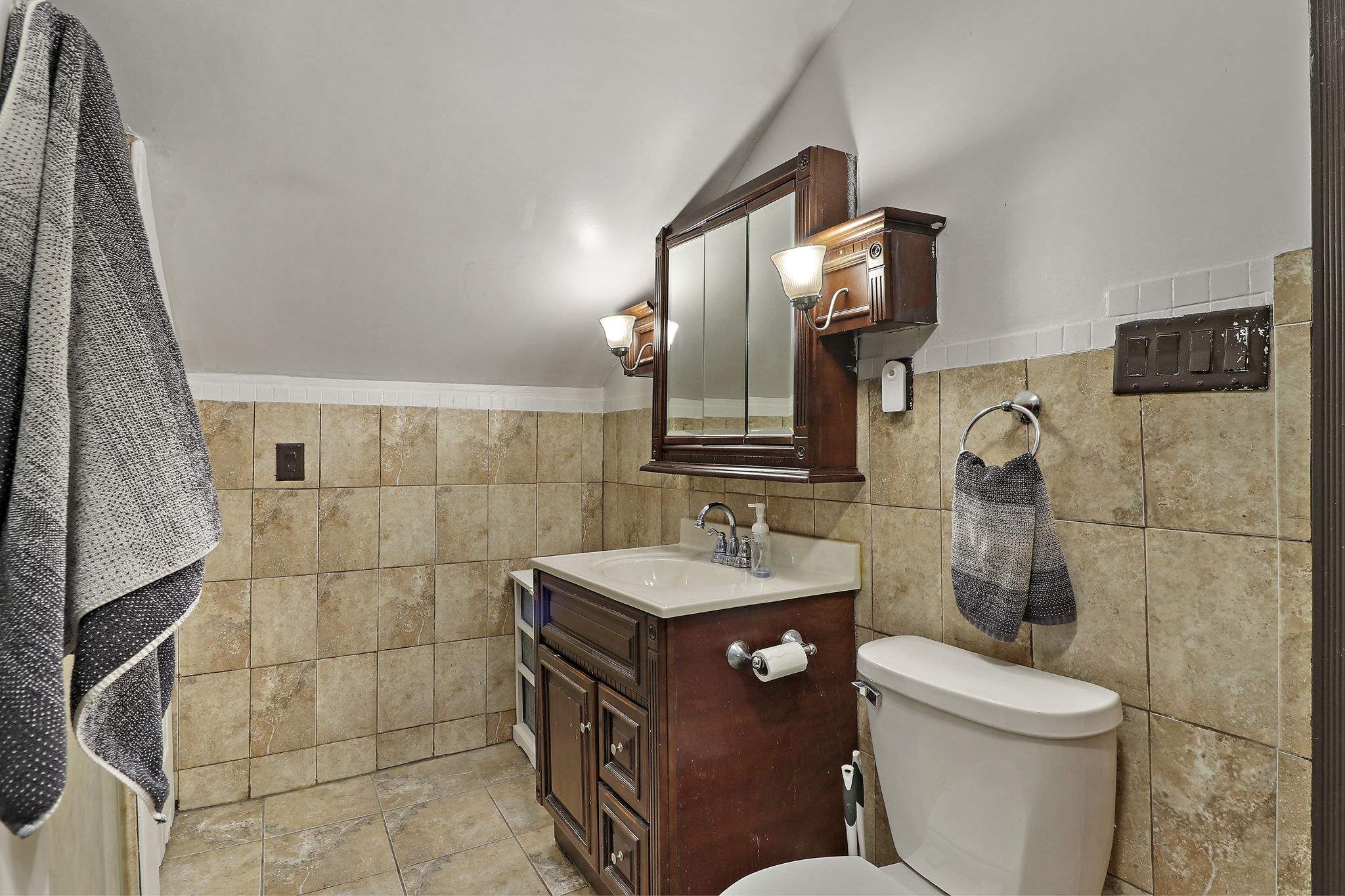 437 Harvey Dr, Racine, WI 53405