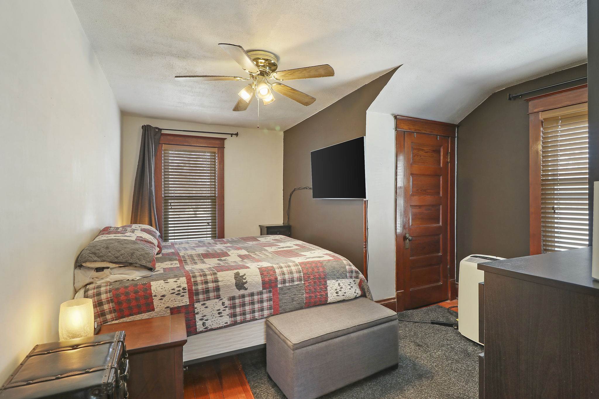 437 Harvey Dr, Racine, WI 53405