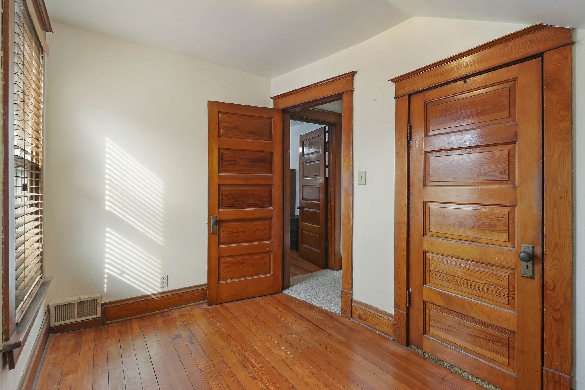 437 Harvey Dr, Racine, WI 53405