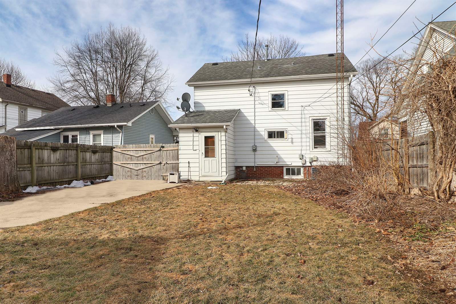 437 Harvey Dr, Racine, WI 53405