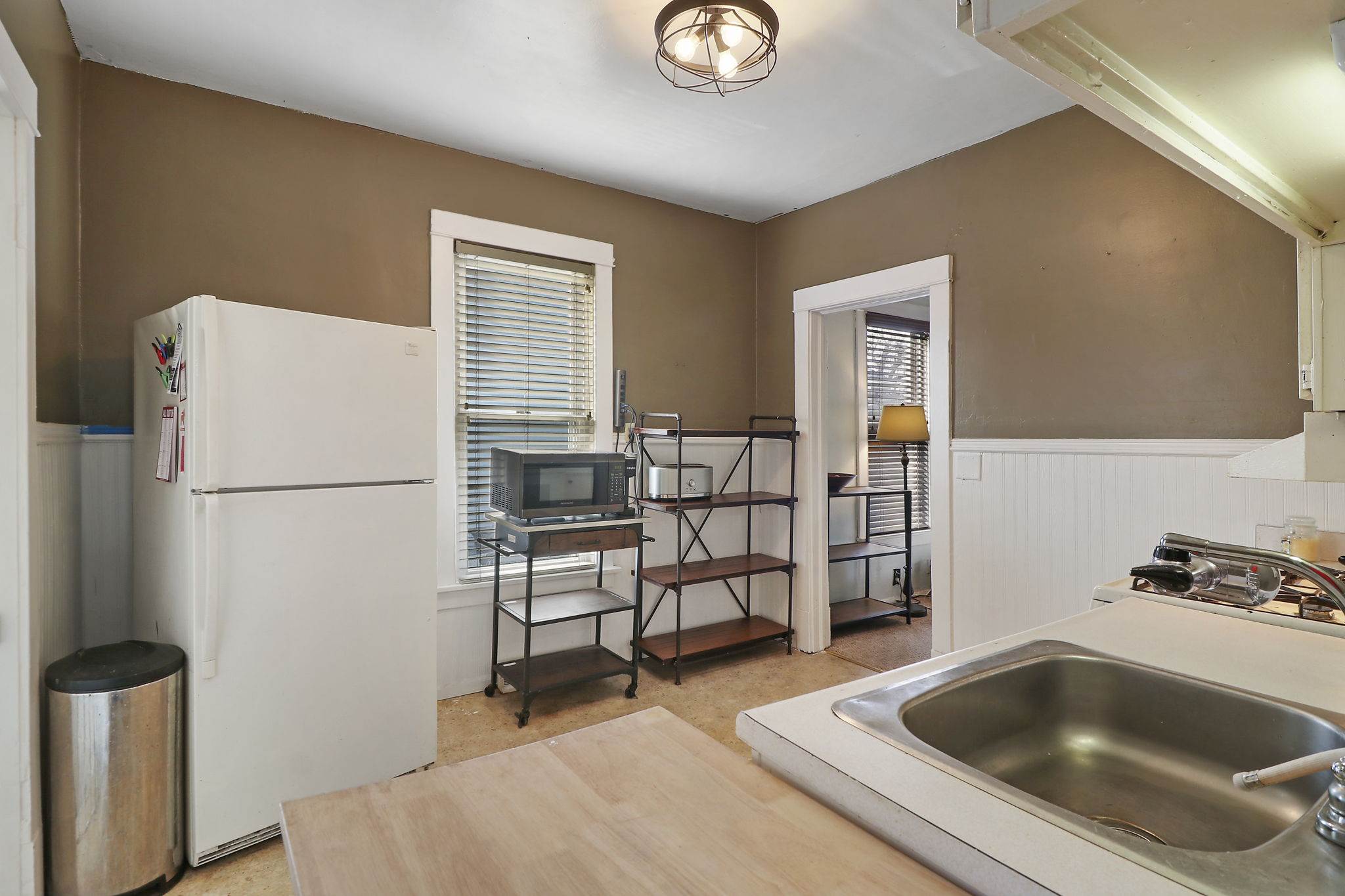 437 Harvey Dr, Racine, WI 53405