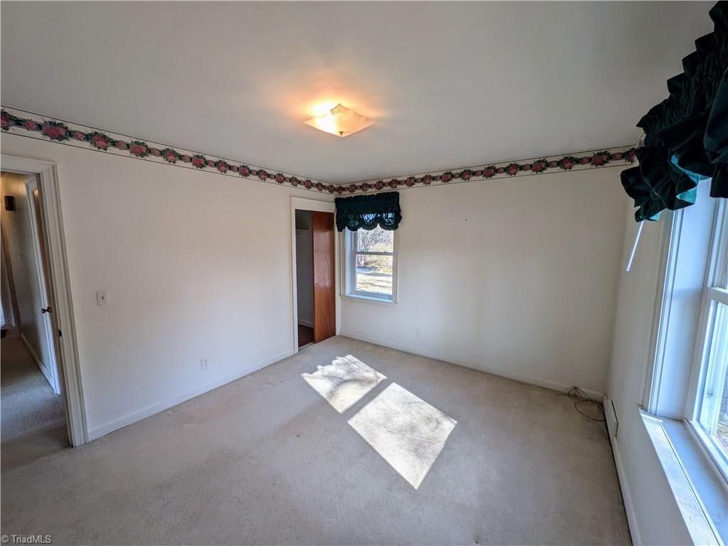 220 West King Street, King, NC 27021