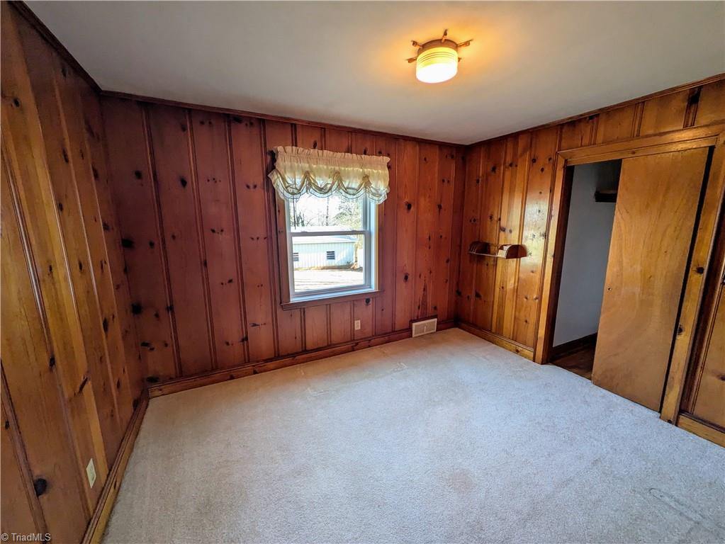 220 West King Street, King, NC 27021