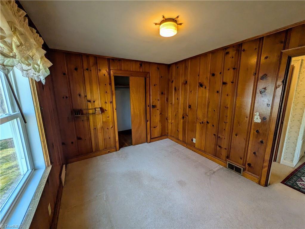 220 West King Street, King, NC 27021