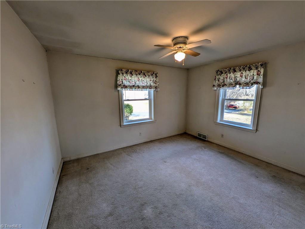 220 West King Street, King, NC 27021