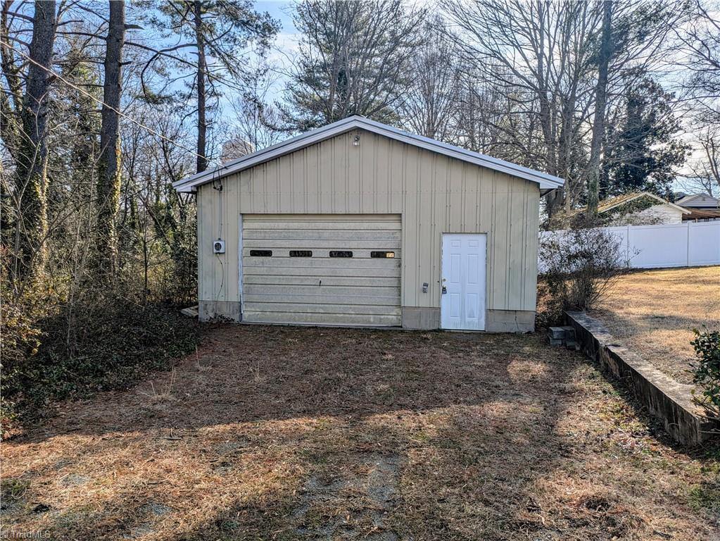 220 West King Street, King, NC 27021