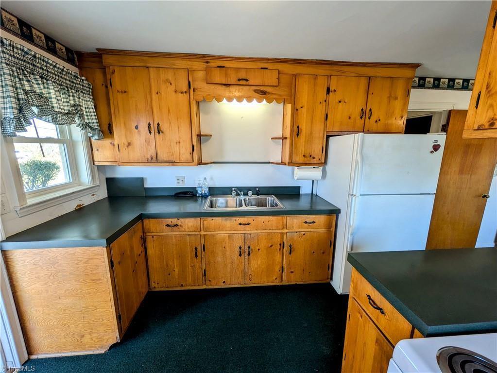 220 West King Street, King, NC 27021