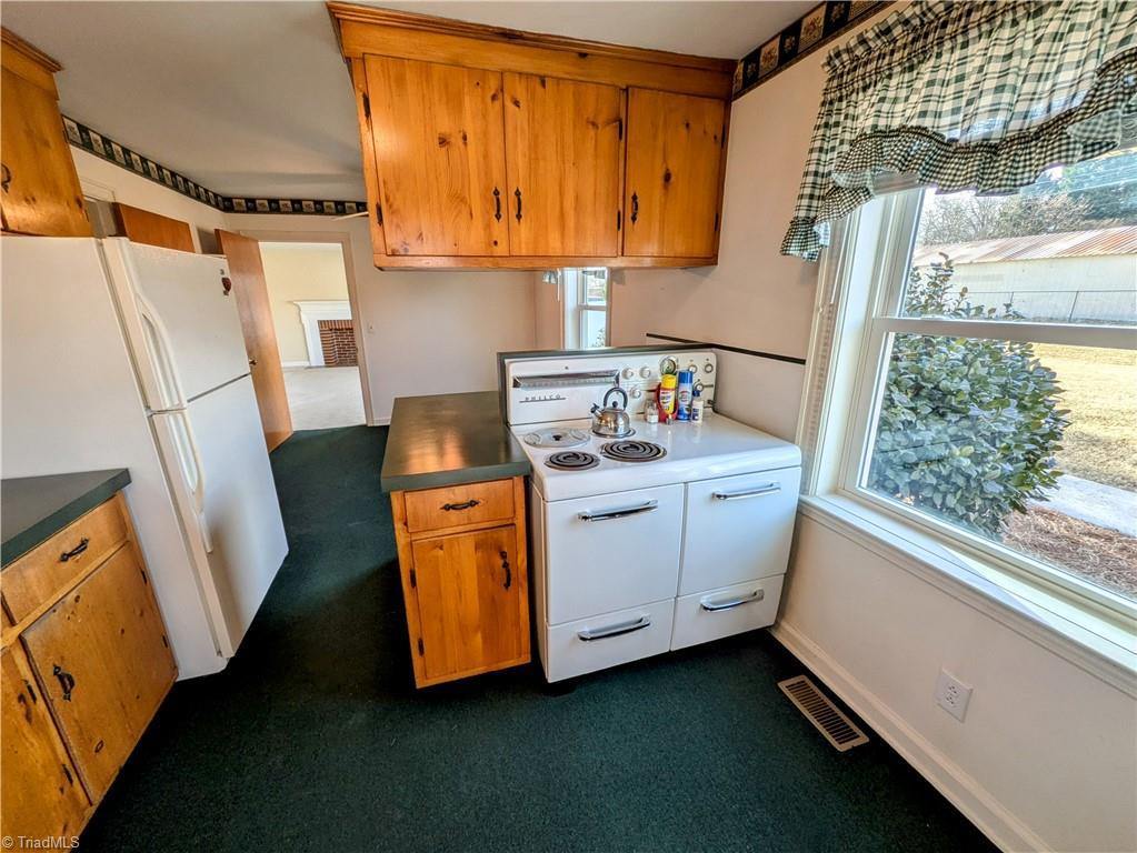 220 West King Street, King, NC 27021