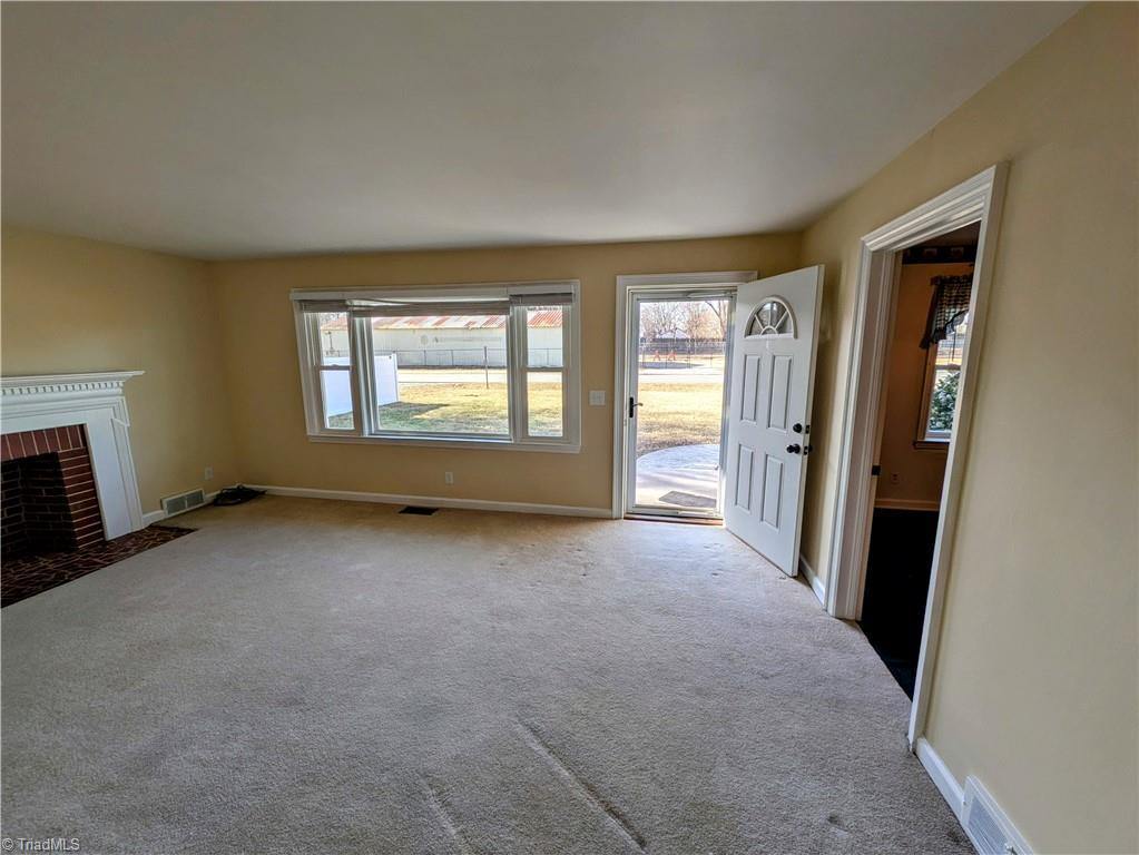 220 West King Street, King, NC 27021