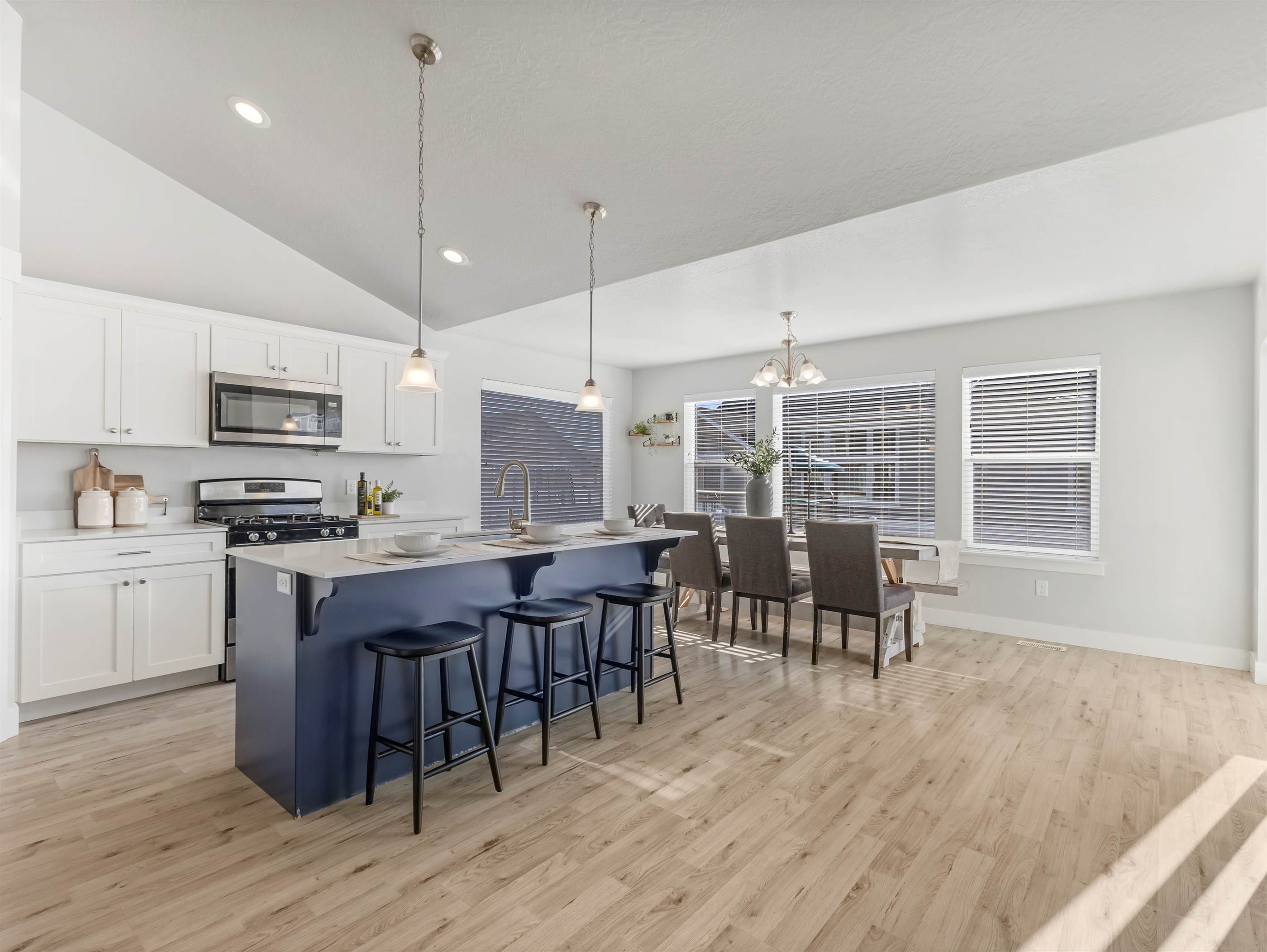 544 East Delano Peak Dr, Eagle Mountain, UT 84005