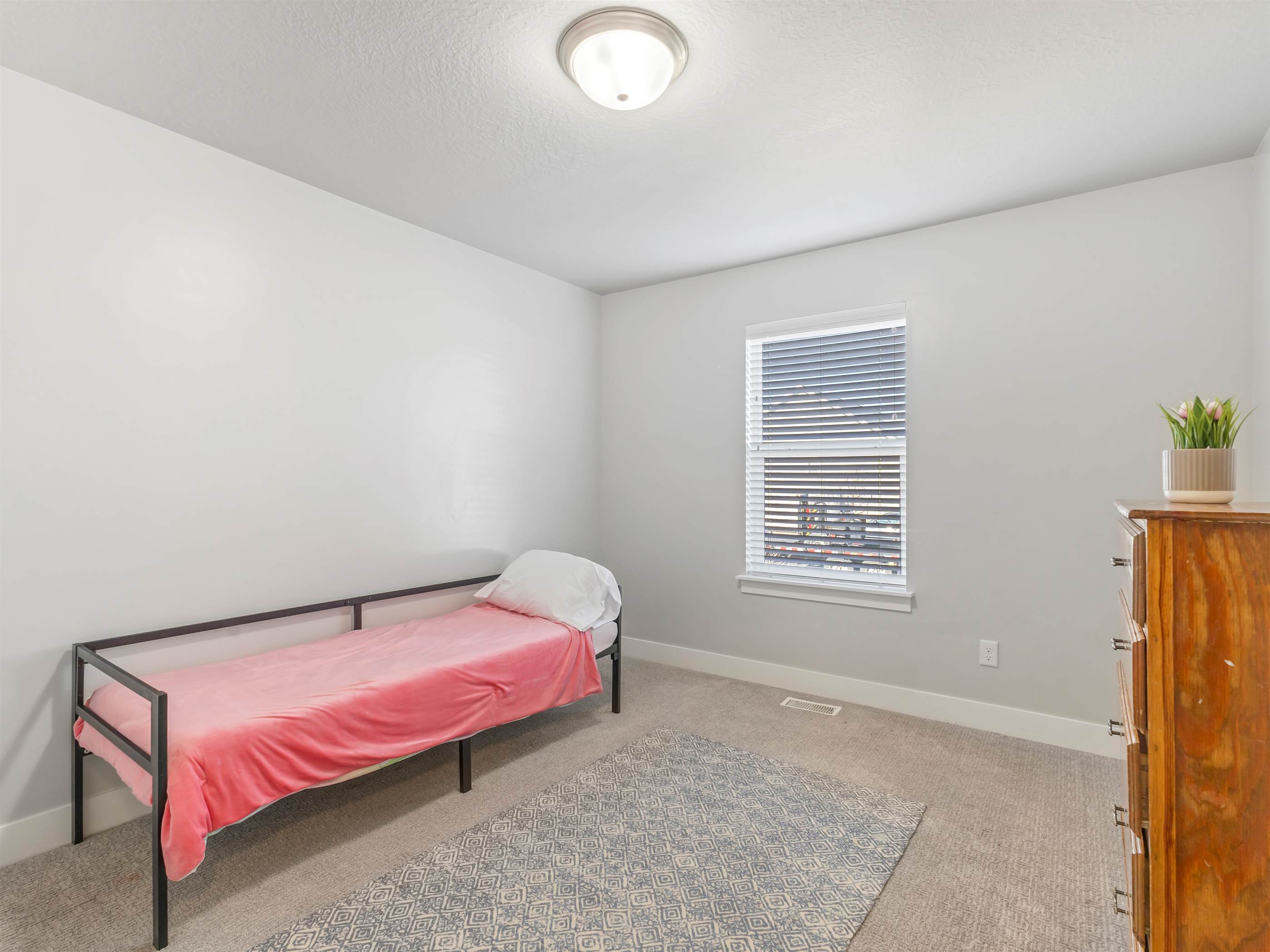 544 East Delano Peak Dr, Eagle Mountain, UT 84005