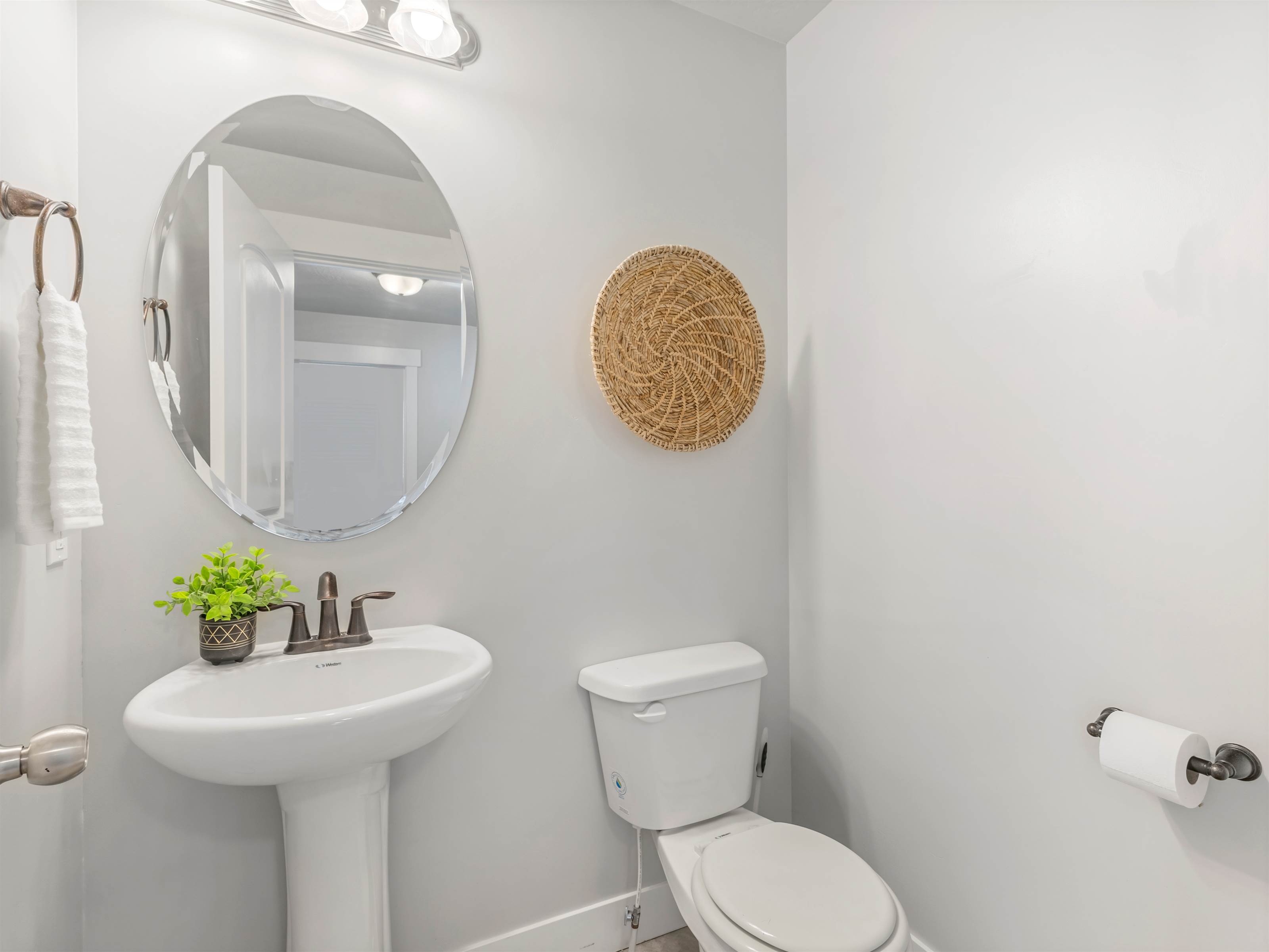 544 East Delano Peak Dr, Eagle Mountain, UT 84005