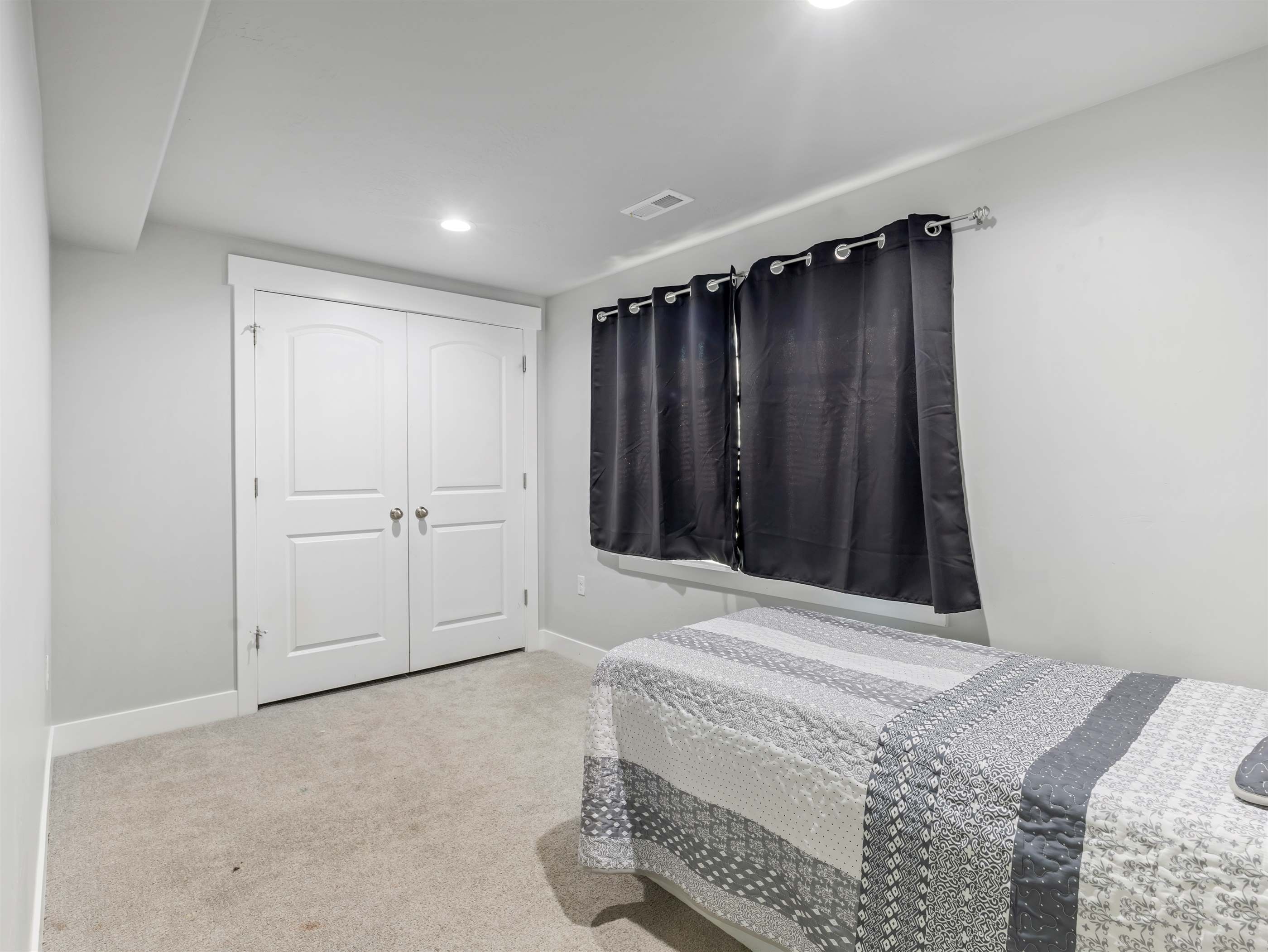 544 East Delano Peak Dr, Eagle Mountain, UT 84005