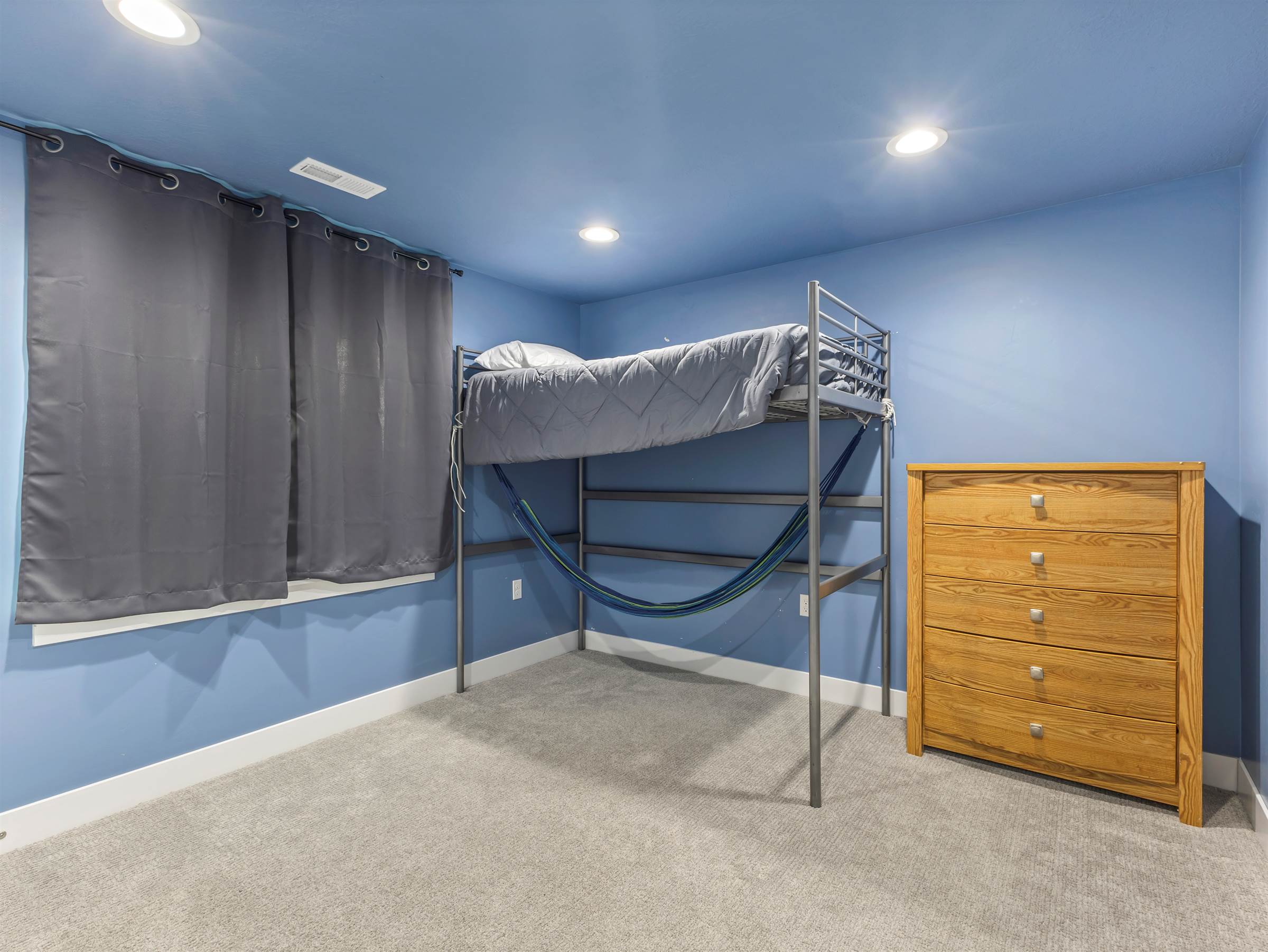 544 East Delano Peak Dr, Eagle Mountain, UT 84005