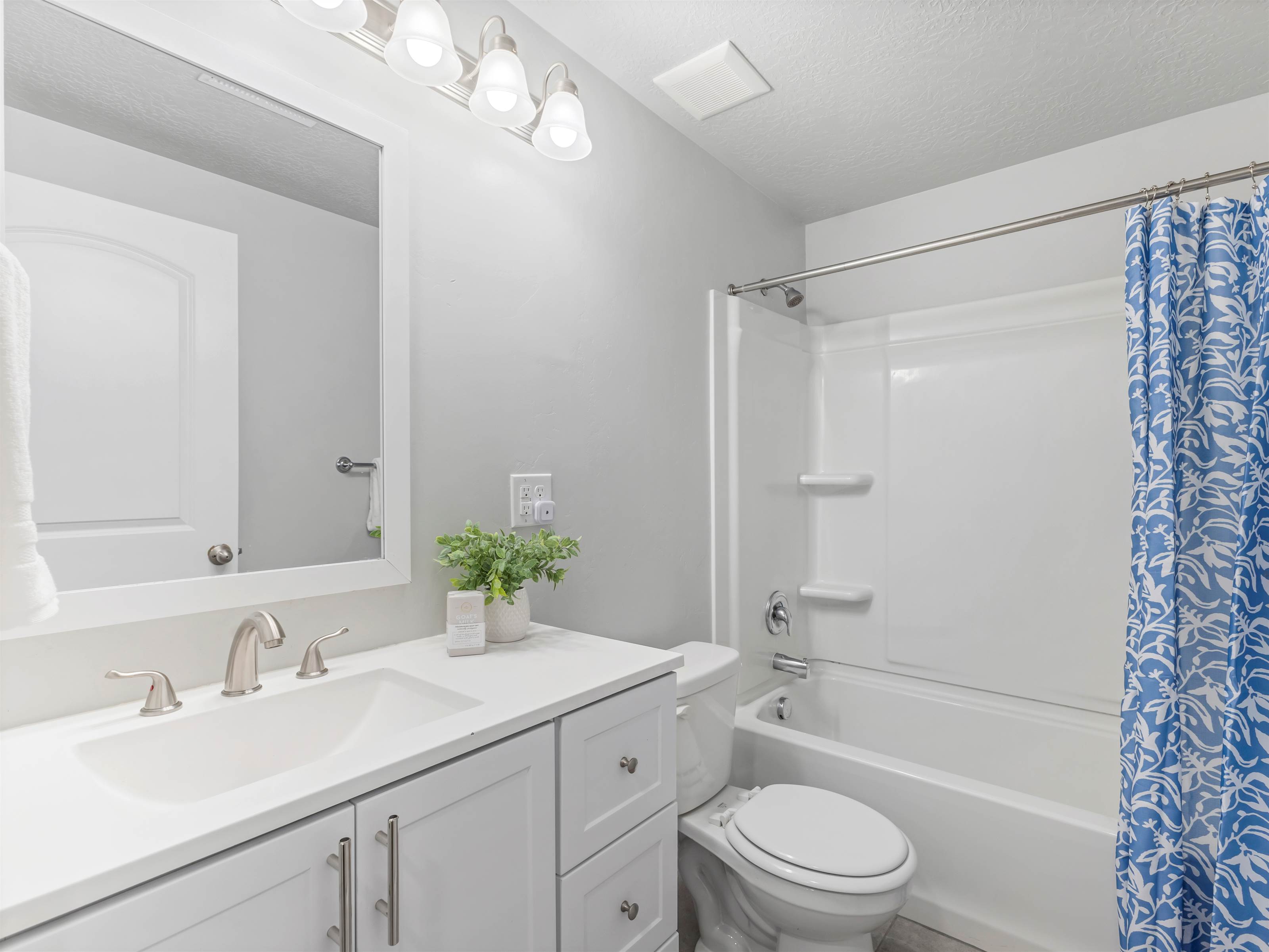 544 East Delano Peak Dr, Eagle Mountain, UT 84005