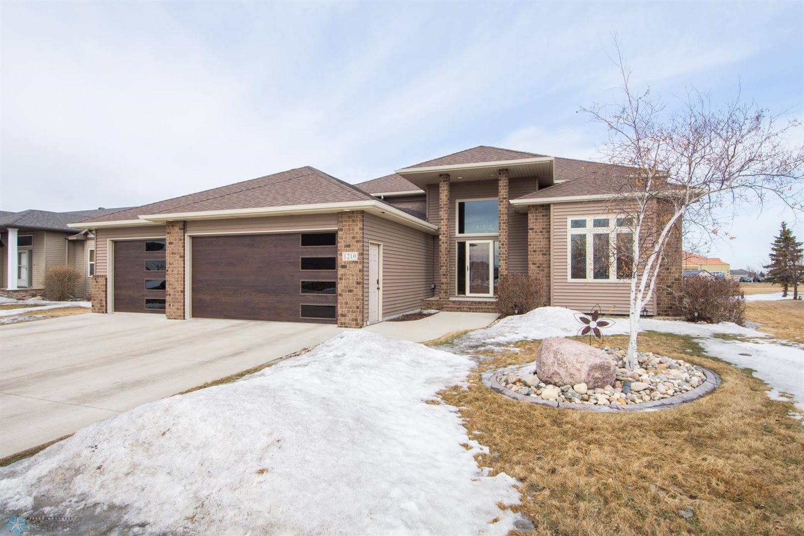 1210 35th Street Circle South, Moorhead, MN 56560