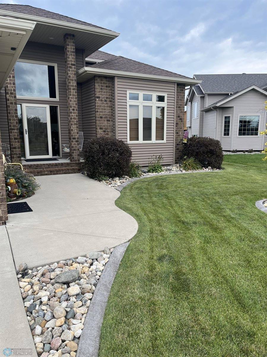 1210 35th Street Circle South, Moorhead, MN 56560