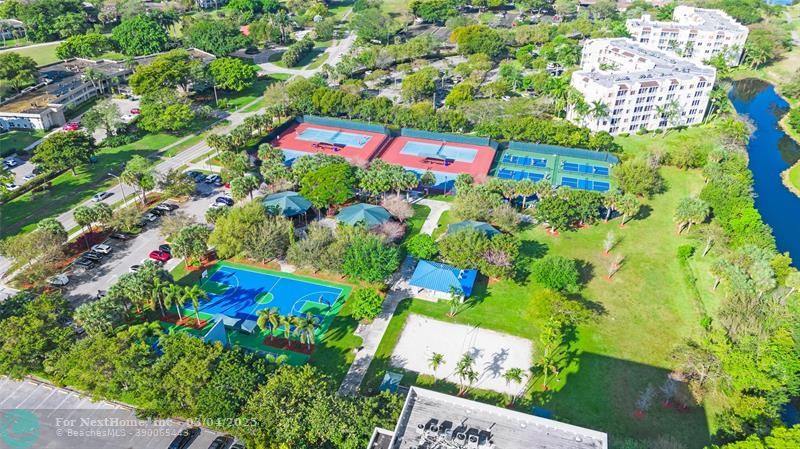 605 Oaks Dr 609, Pompano Beach, FL 33069