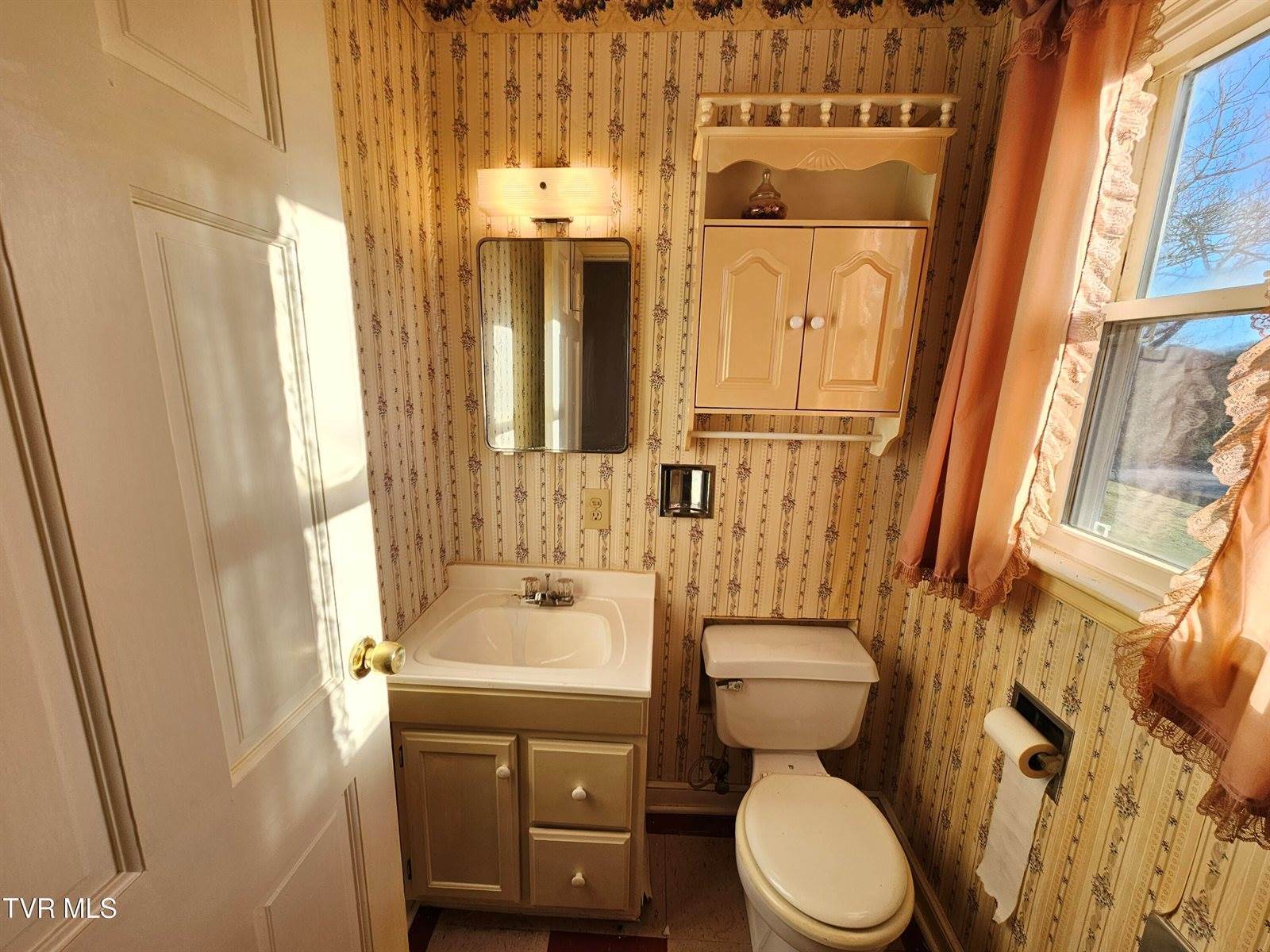 3521 Fort Henry Drive, Kingsport, TN 37664