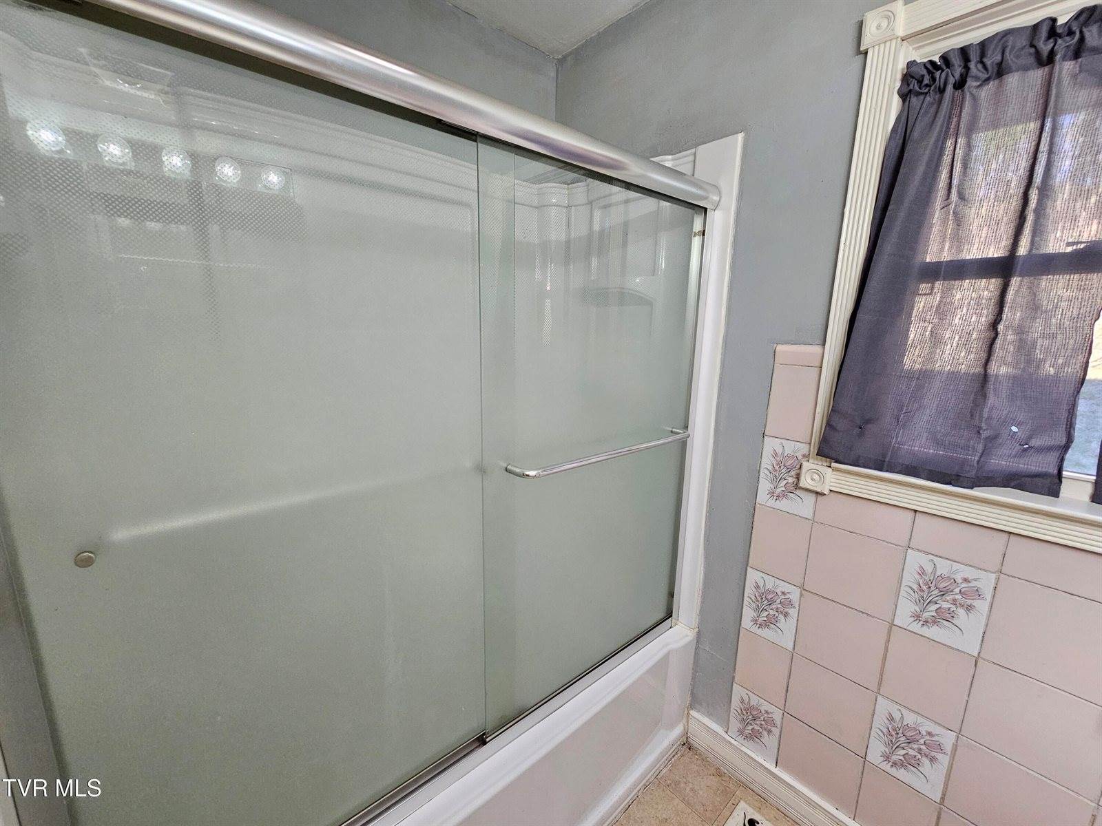 3521 Fort Henry Drive, Kingsport, TN 37664