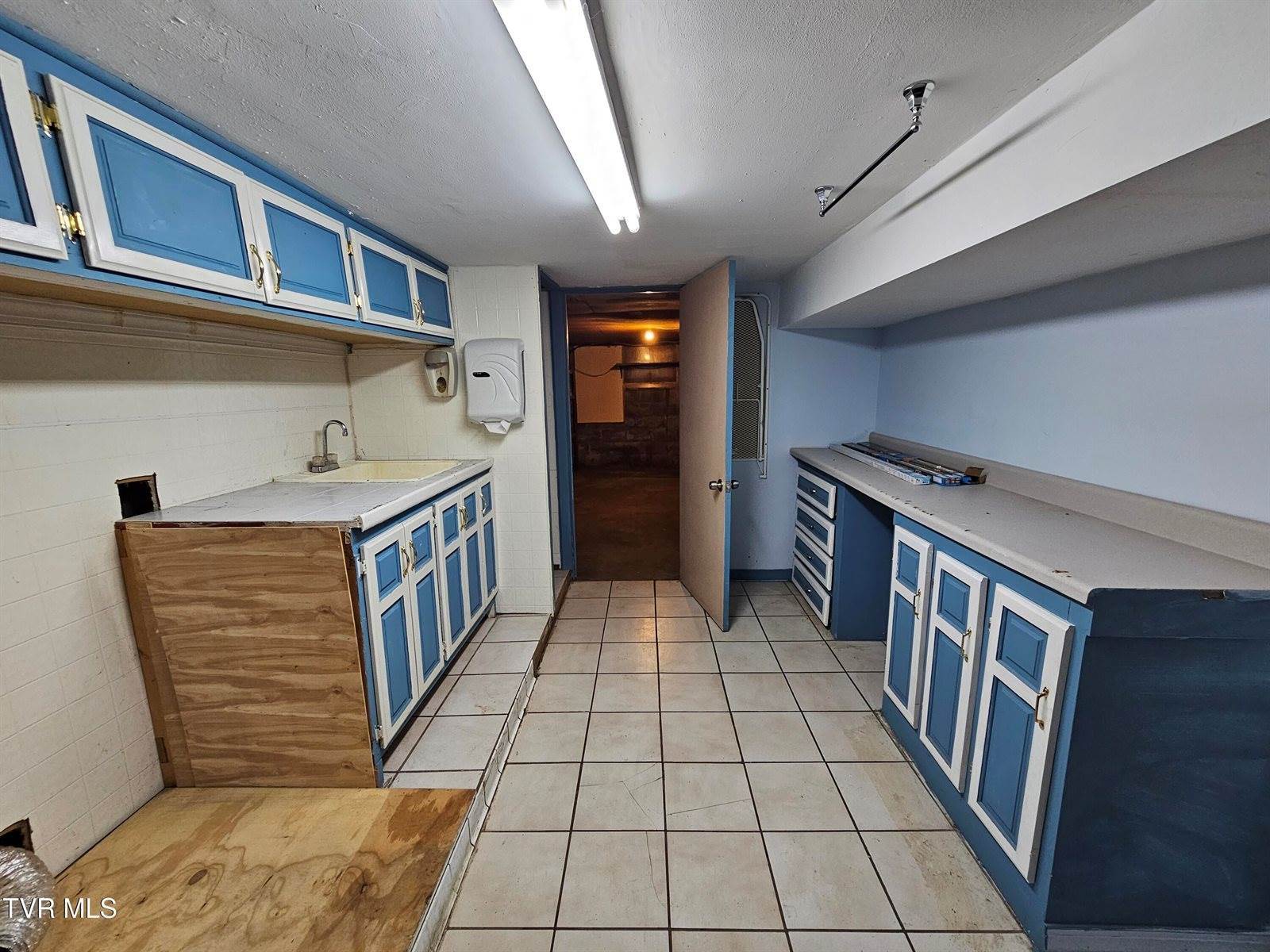 3521 Fort Henry Drive, Kingsport, TN 37664