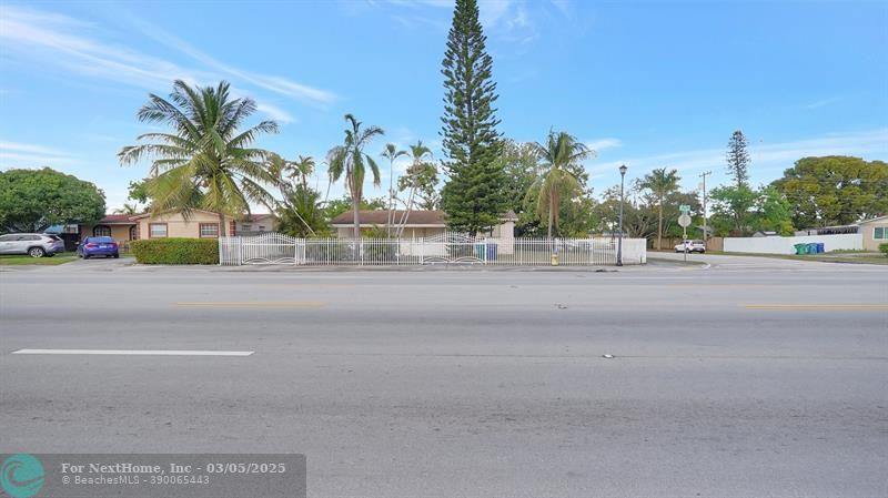 1041 NW 199th St, Miami, FL 33169