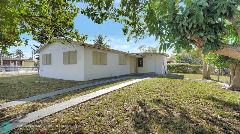 1041 NW 199th St, Miami, FL 33169