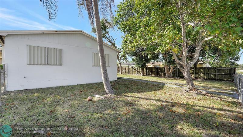 1041 NW 199th St, Miami, FL 33169