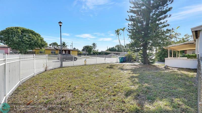 1041 NW 199th St, Miami, FL 33169