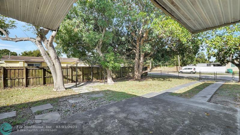 1041 NW 199th St, Miami, FL 33169