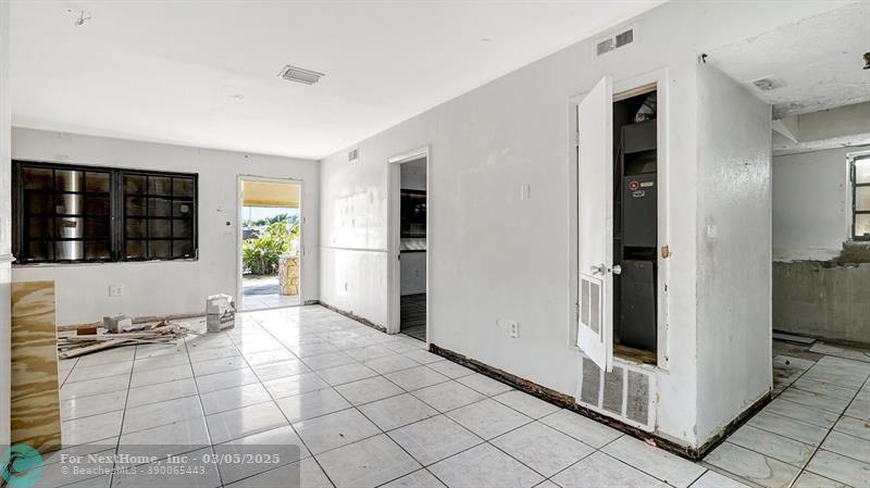 1041 NW 199th St, Miami, FL 33169