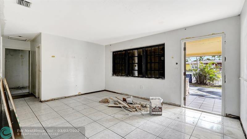 1041 NW 199th St, Miami, FL 33169