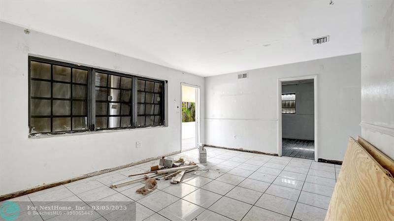 1041 NW 199th St, Miami, FL 33169