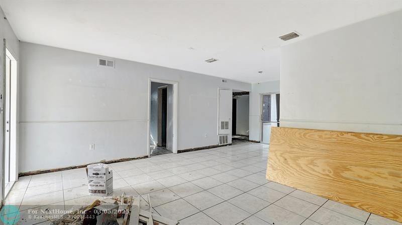 1041 NW 199th St, Miami, FL 33169