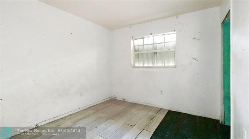 1041 NW 199th St, Miami, FL 33169