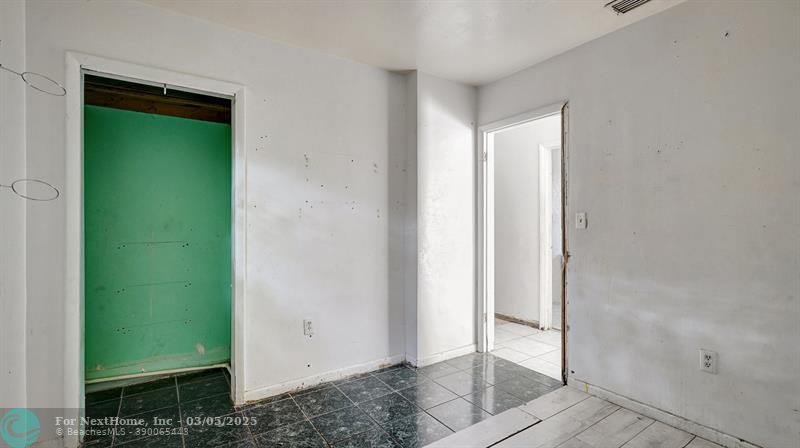 1041 NW 199th St, Miami, FL 33169